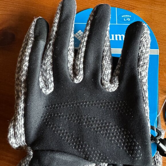 NWT Columbia Burgundy Stretch Beanie / Gray Phone Friendly Cozy Gloves in Large - Picture 3 of 11